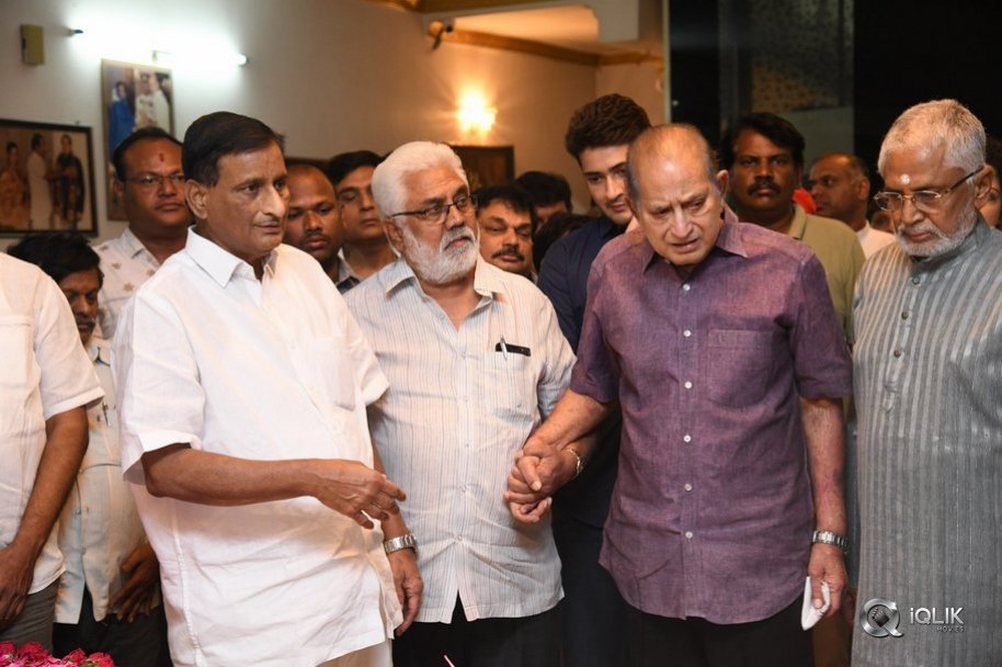 Celebrities-Pay-Homage-to-Vijaya-Nirmala-Garu